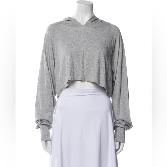 Éterne V-Neck Long Sleeve Crop Top Sz M
